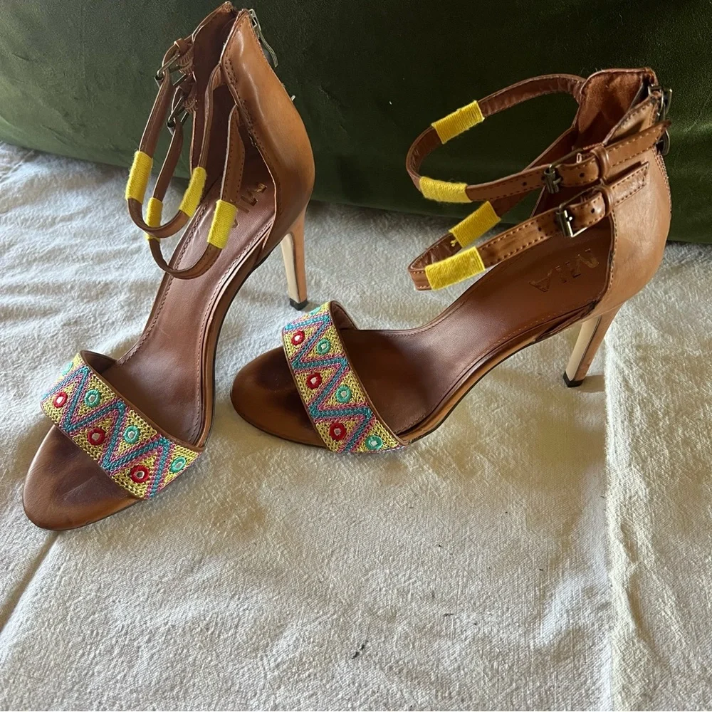 Mia heeled sandal - Picture 2 of 7